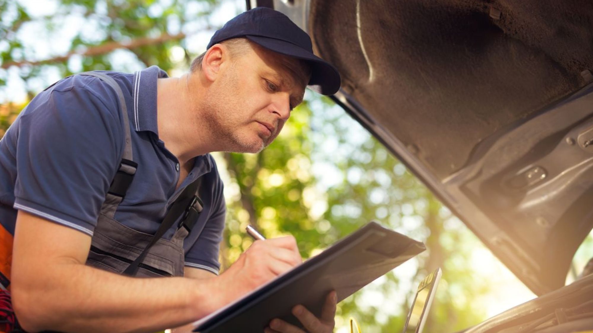 A mechanic performing measures during a MOT test