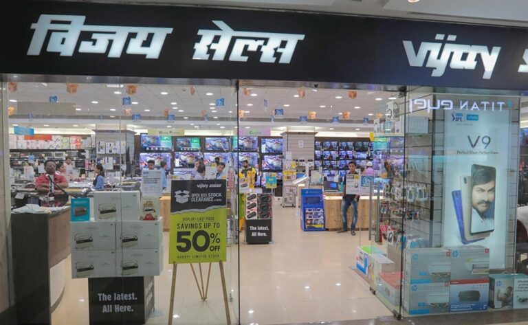 Vijay-SAles-Infiniti-Mall-Andheri