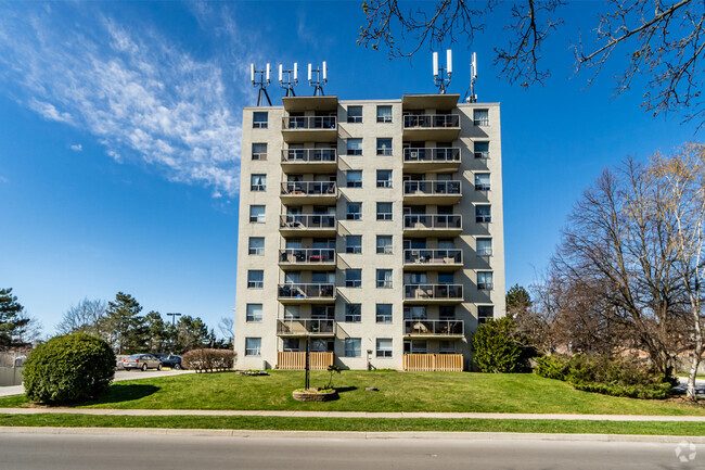 longmoor-terrace-apartments-burlington-on-building-photo